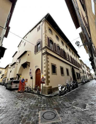Restauro dei serramenti della facciata di Palazzo Settimanni realizzato dalla Falegnameria Rangoni Basilio