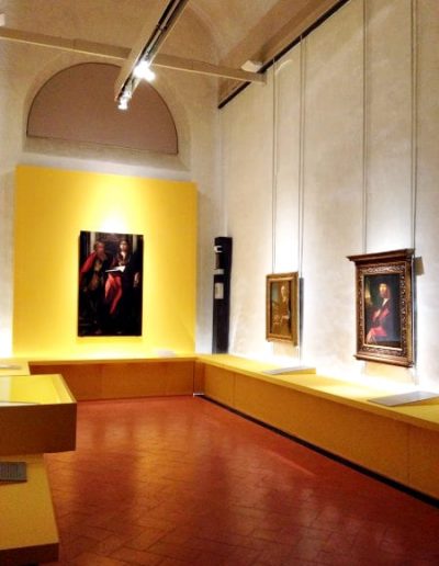 Restauro del roste capriccio nella sala degli Uffizi di Firenze dalla Falegnameria Rangoni Basilio: conservazione dell'arte e dell'eleganza.