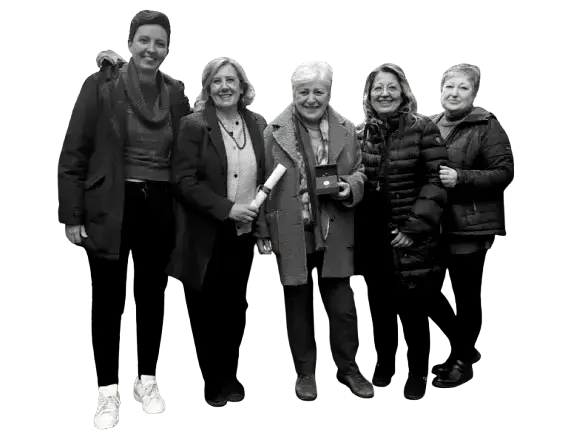 La direzione femminile della Falegnameria Rangoni Basilio a Firenze, cinque donne della stessa famiglia che guidano l’azienda artigianale da oltre quarant’anni.