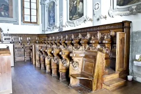 Coro ligneo restaurato per l’Altare Maggiore dell’Abbazia di Vallombrosa